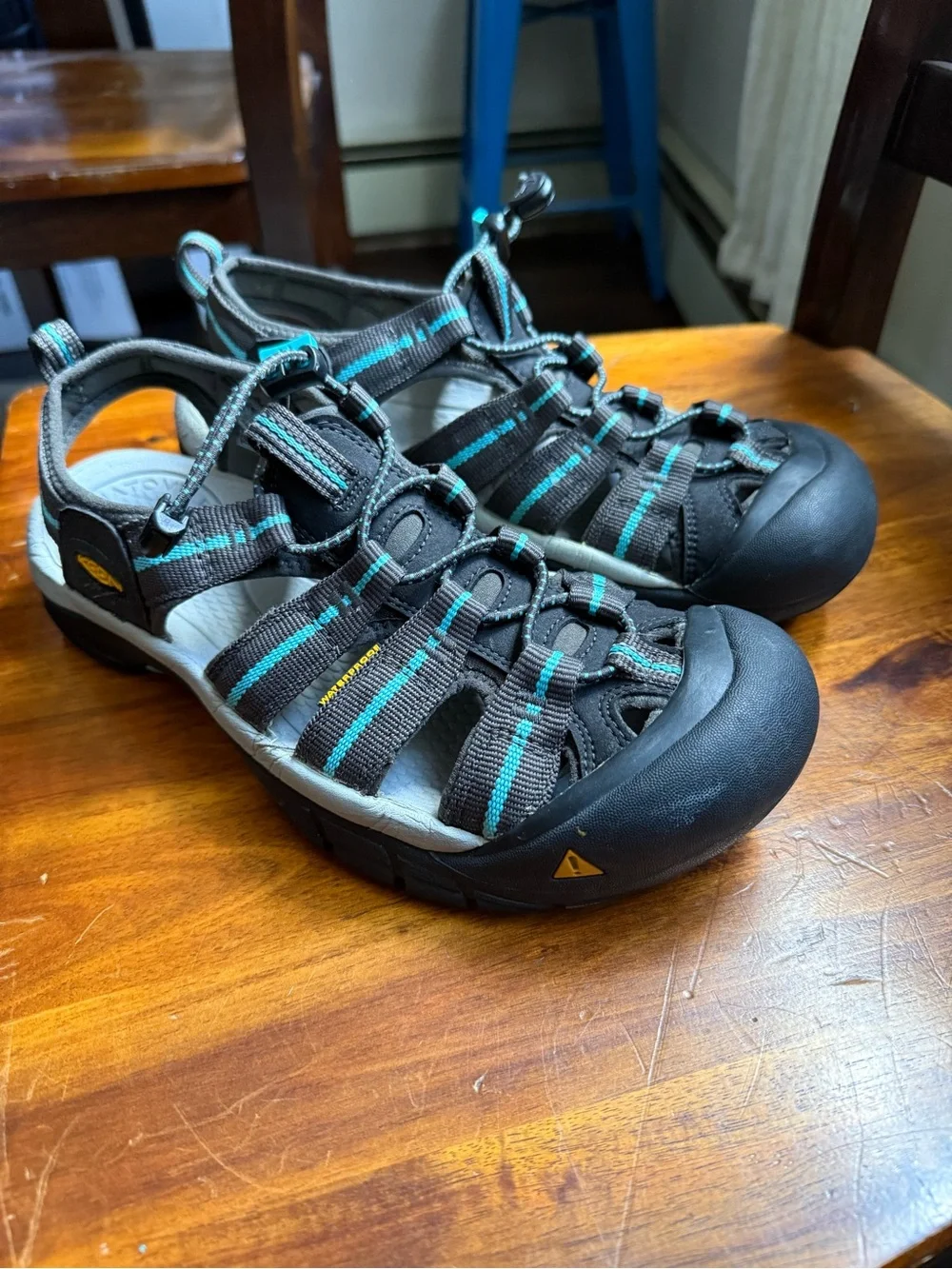 Keen woman’s ' Black & Teal Newport H2 Closed-Toe Sandals